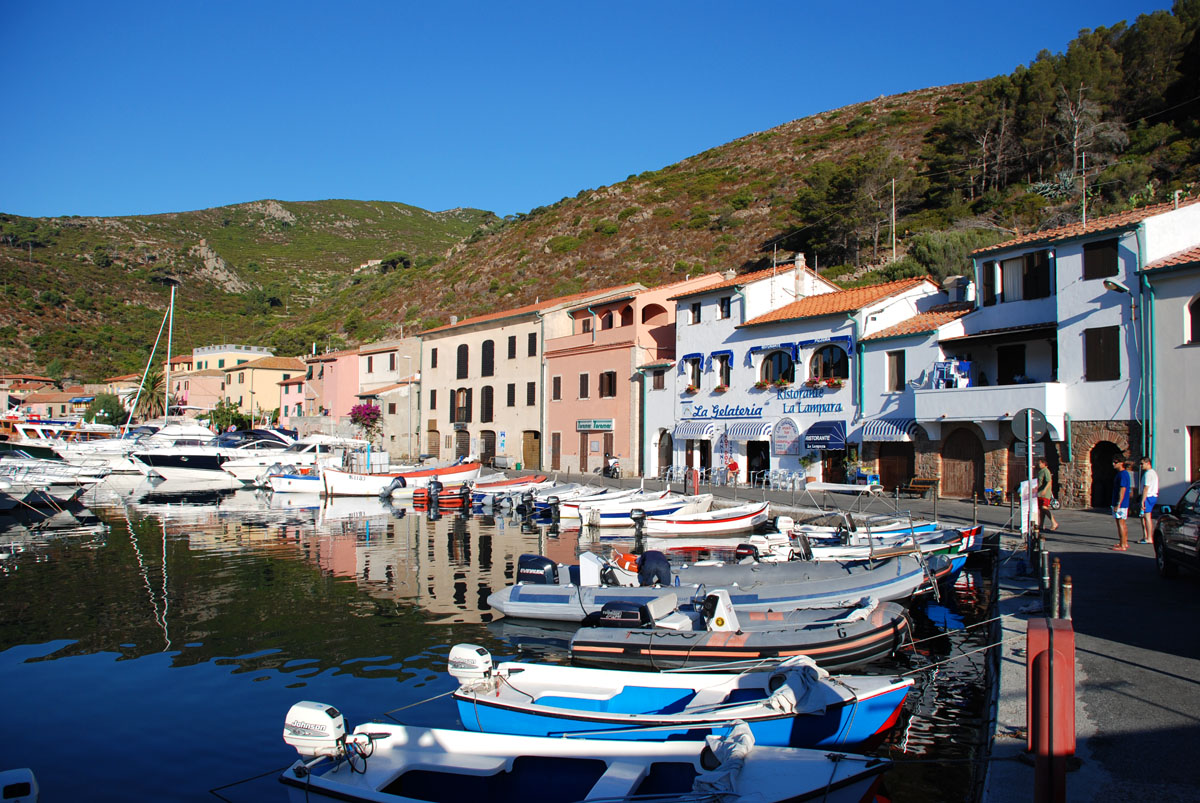 Isola di Capraia: Noleggio Barche e Gommoni Isola di Capraia: Noleggio Barche e Gommoni